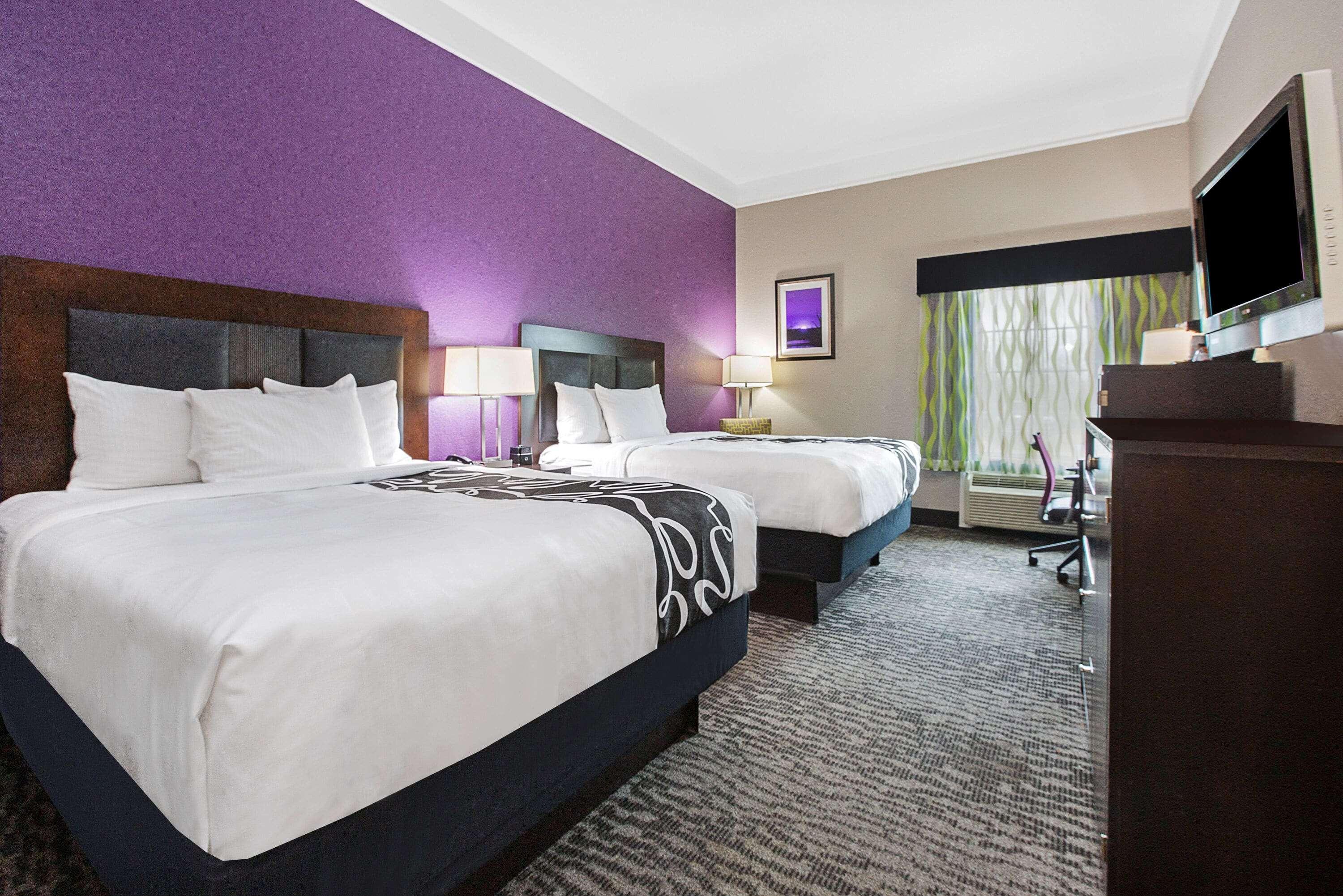 La Quinta By Wyndham Pearland Hotel Exterior photo