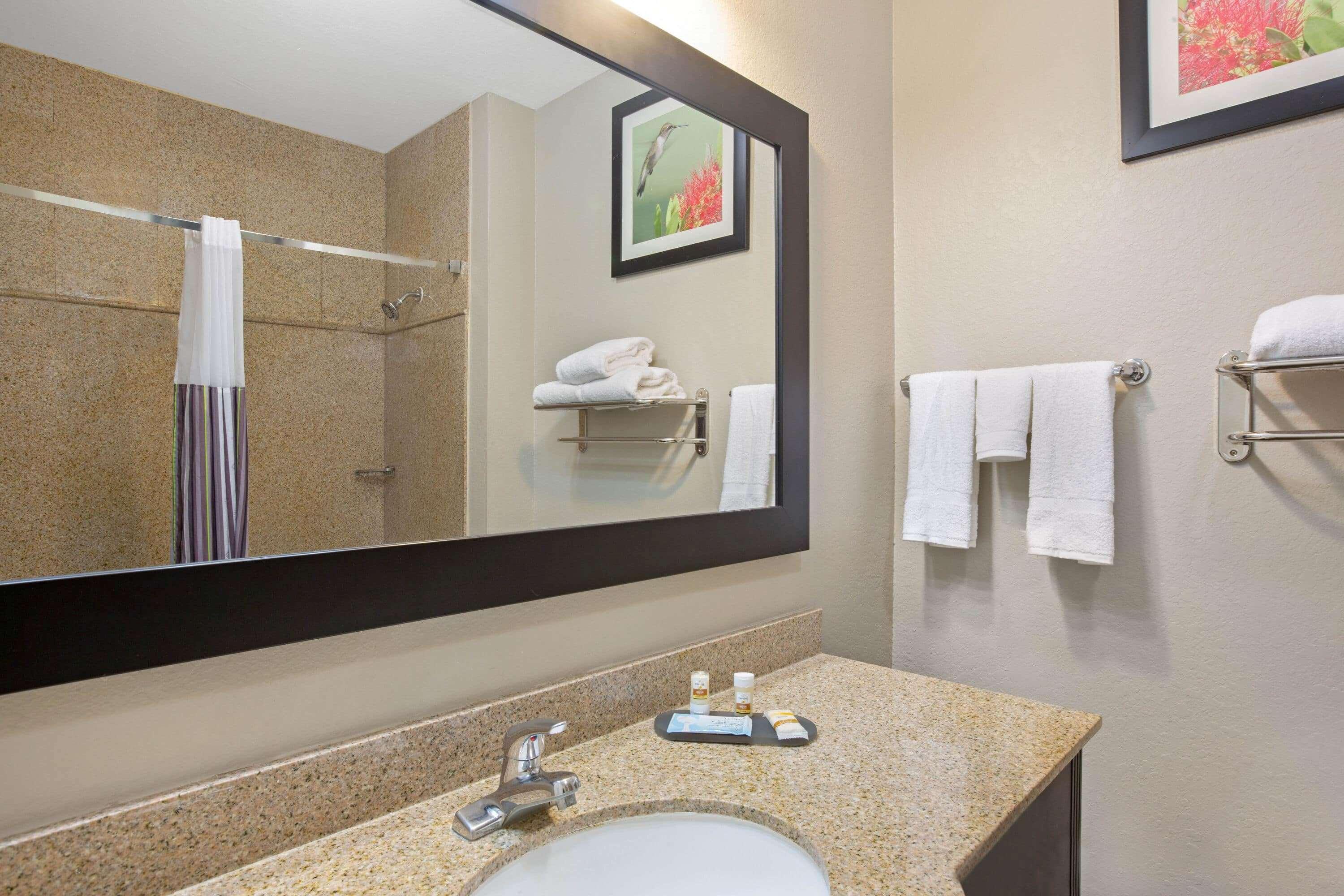 La Quinta By Wyndham Pearland Hotel Exterior photo