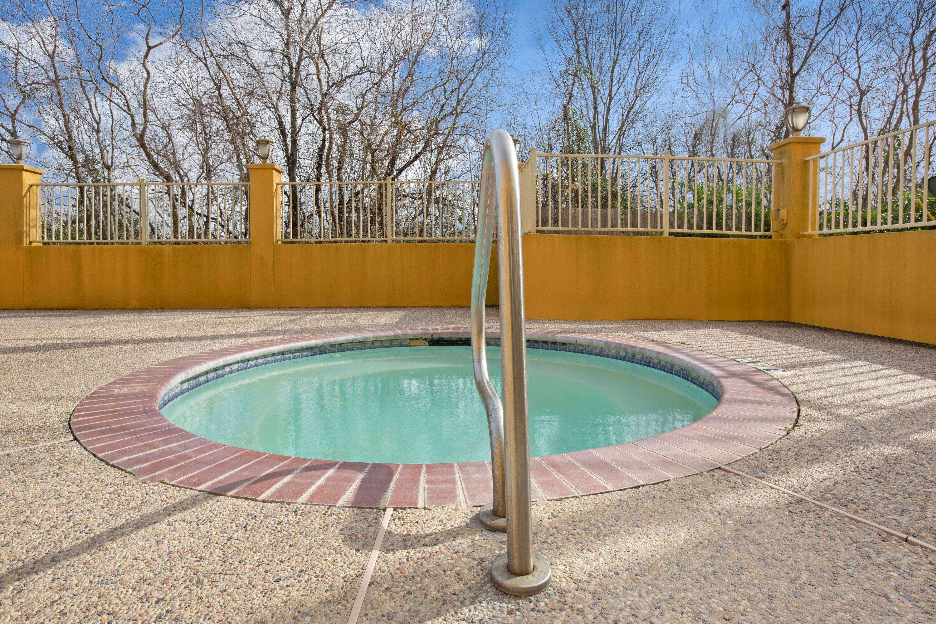 La Quinta By Wyndham Pearland Hotel Exterior photo