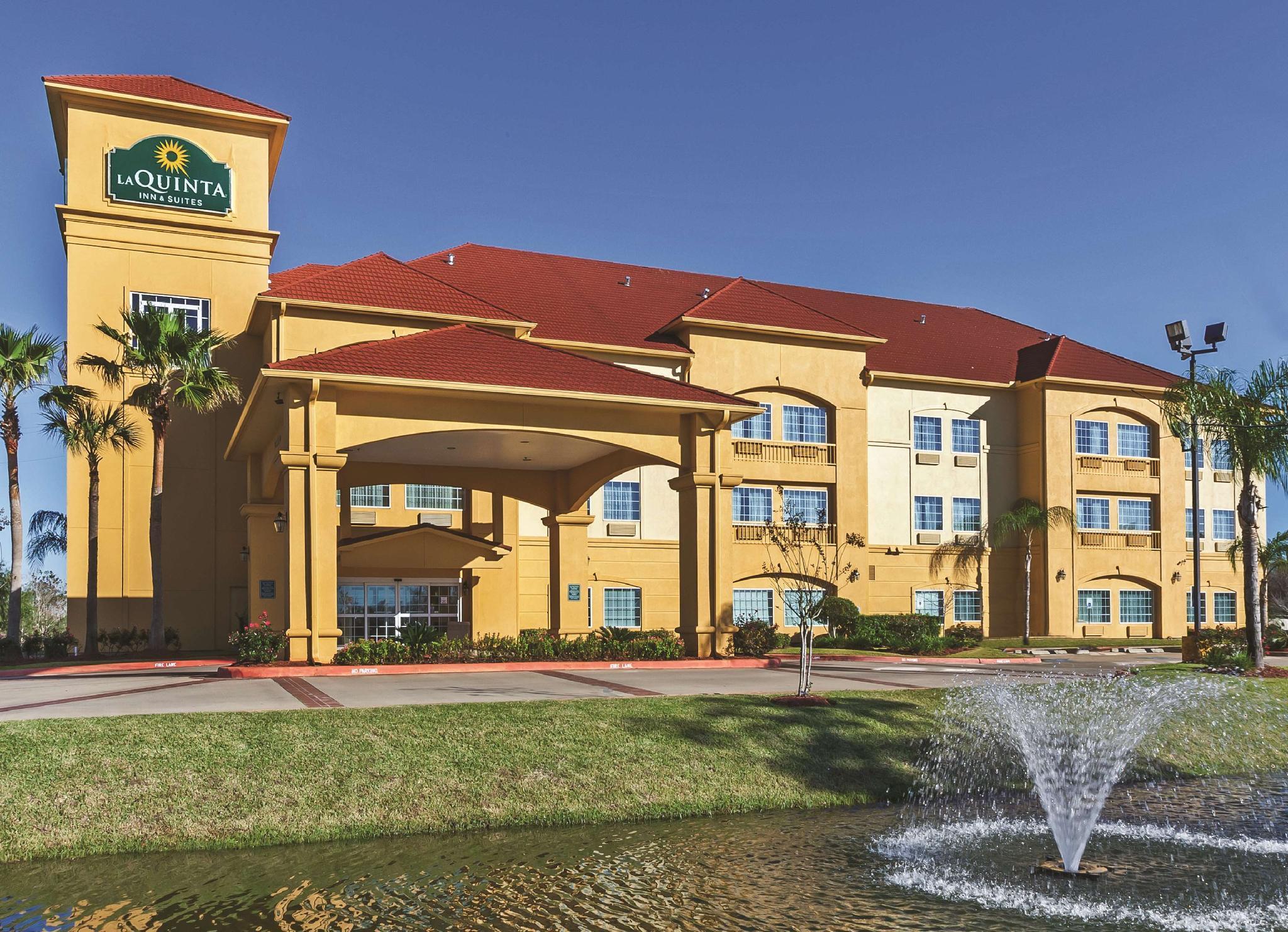 La Quinta By Wyndham Pearland Hotel Exterior photo