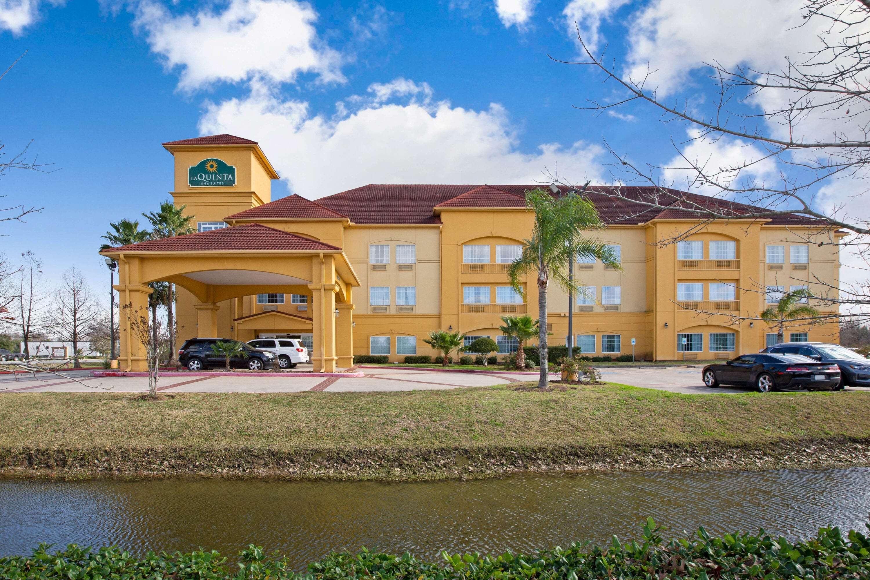 La Quinta By Wyndham Pearland Hotel Exterior photo