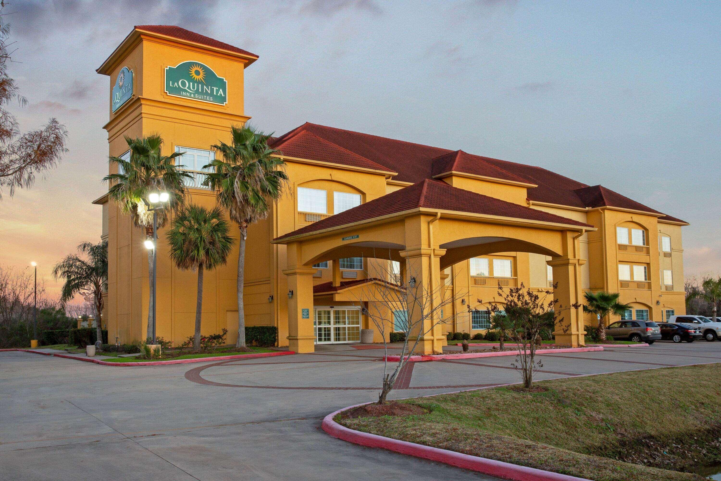 La Quinta By Wyndham Pearland Hotel Exterior photo